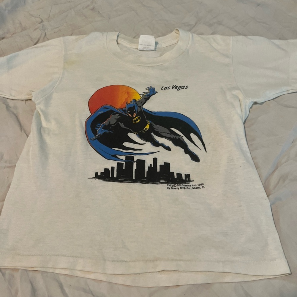 Boys vintage BatmanTshirt med fits small due to being vintage